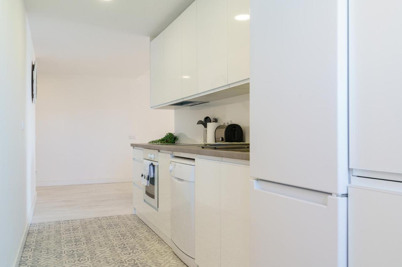 Malagasuite Living Coast ฟูเอนฮิโรลา ภายนอก รูปภาพ